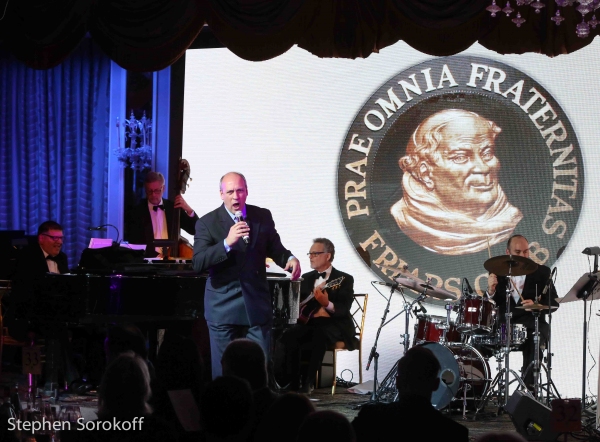 Photo Coverage: Dionne Warwick, Wayne Newton, Steve Tyrell, Robert Davi Perform at Friars Sinatra Celebration Image