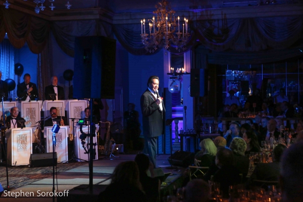 Photo Coverage: Dionne Warwick, Wayne Newton, Steve Tyrell, Robert Davi Perform at Friars Sinatra Celebration Image