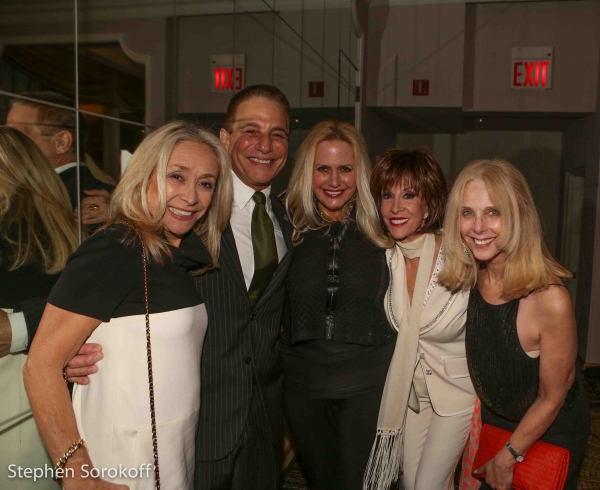 Photo Coverage: Dionne Warwick, Wayne Newton, Steve Tyrell, Robert Davi Perform at Friars Sinatra Celebration Image