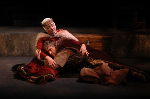 Photo Flash: THE LION IN WINTER Roars onto the Theatre Memphis Lohrey Stage Image