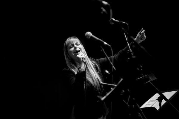 Actress, singer, songwriter Lisa Fishman. Photo by Victor Nechay (properpix.com)  Photo