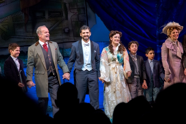 Kelsey Grammer, Tony Yazbeck, Laura Michelle Kelly and the cast of FINDING NEVERLAND Photo