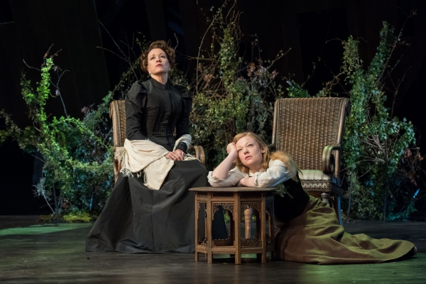 Photo Flash: First Look at Ralph Fiennes, Linda Emond & More in THE MASTER BUILDER at The Old Vic Image