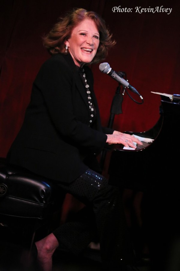 Photo Flash: Linda Lavin Plays Her 'FIRST FAREWELL CONCERT' at Birdland 