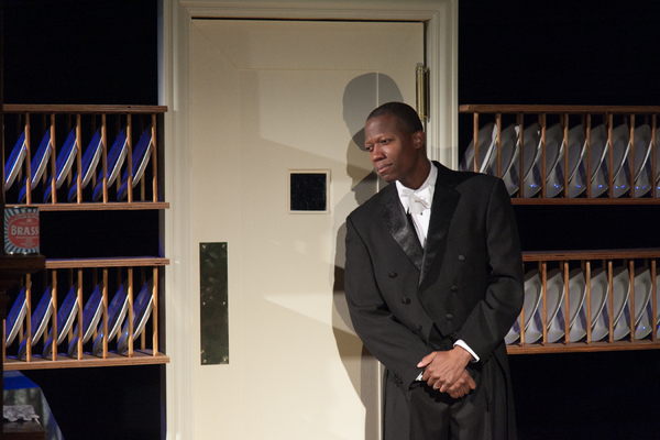 Photo Flash: First Look at LOOKING OVER THE PRESIDENT'S SHOULDER at American Blues Theater Image