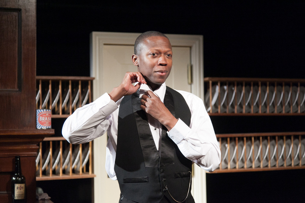 Photo Flash: First Look at LOOKING OVER THE PRESIDENT'S SHOULDER at American Blues Theater Image
