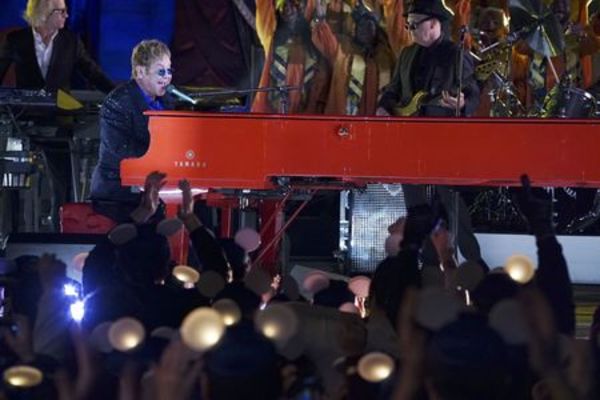 Photo Flash: First Look - Idina Menzel, Josh Gad & More on ABC's DISNEYLAND 60 Image