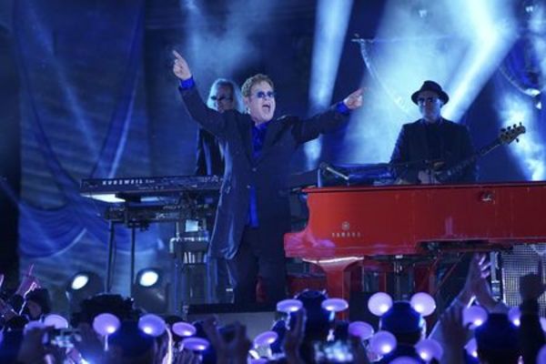 Photo Flash: First Look - Idina Menzel, Josh Gad & More on ABC's DISNEYLAND 60 Image