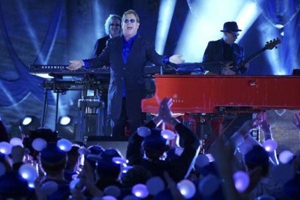 Photo Flash: First Look - Idina Menzel, Josh Gad & More on ABC's DISNEYLAND 60 Image