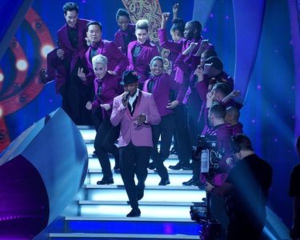 Photo Flash: First Look - Idina Menzel, Josh Gad & More on ABC's DISNEYLAND 60 Image