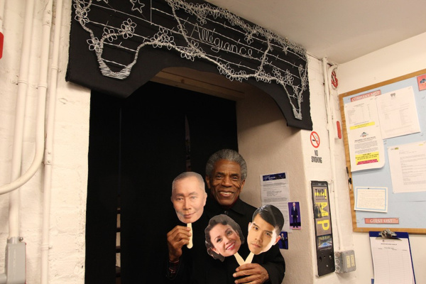 Photo Flash: Two-time Tony Nominee André De Shields Visits Broadway Cast of ALLEGIANCE Backstage 