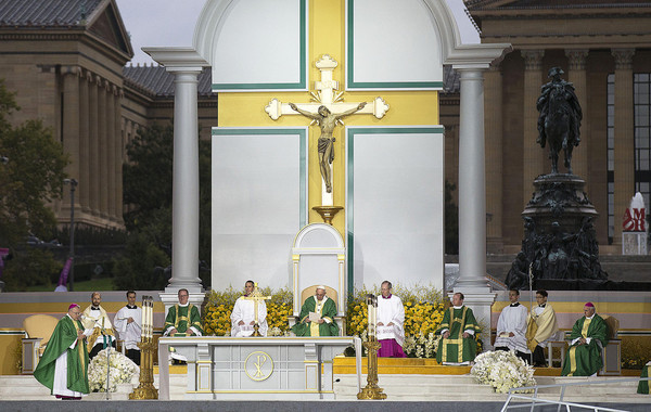 Photo Flash: Tenor Anthony Kearns Sings at Pre-Mass Concert for Pope Francis Image