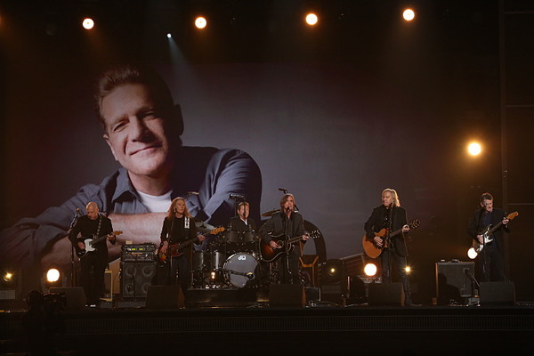 Photo Flash: Lady Gaga, Justin Bieber & More Among Highlights of 58th ANNUAL GRAMMY AWARDS Image