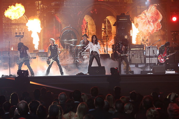 Photo Flash: Lady Gaga, Justin Bieber & More Among Highlights of 58th ANNUAL GRAMMY AWARDS Image