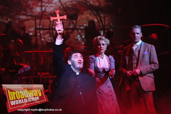Photo Coverage: First Look at THE WAR OF THE WORLDS at the Dominion Theatre Image