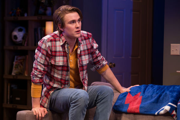 Photo Flash: First Look at Jake Epstein, Jenna Gavigan and Thomas E. Sullivan in STRAIGHT at Theatre Row Image