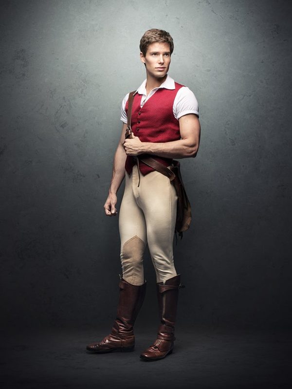 Photo Flash: Stars of WICKED Get in Costume in Brazil; Behind-the-Scenes Video! Image