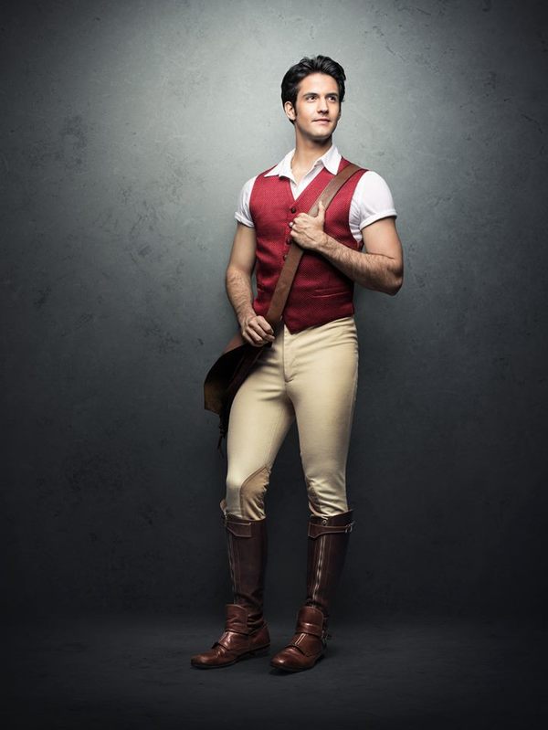 Photo Flash: Stars of WICKED Get in Costume in Brazil; Behind-the-Scenes Video! Image