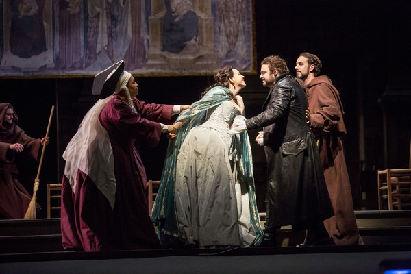 Photo Flash: First Look at Lyric Opera of Chicago's ROMEO AND JULIET, Helmed by Bartlett Sher 