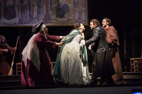 Photo Flash: First Look at Lyric Opera of Chicago's ROMEO AND JULIET, Helmed by Bartlett Sher Image