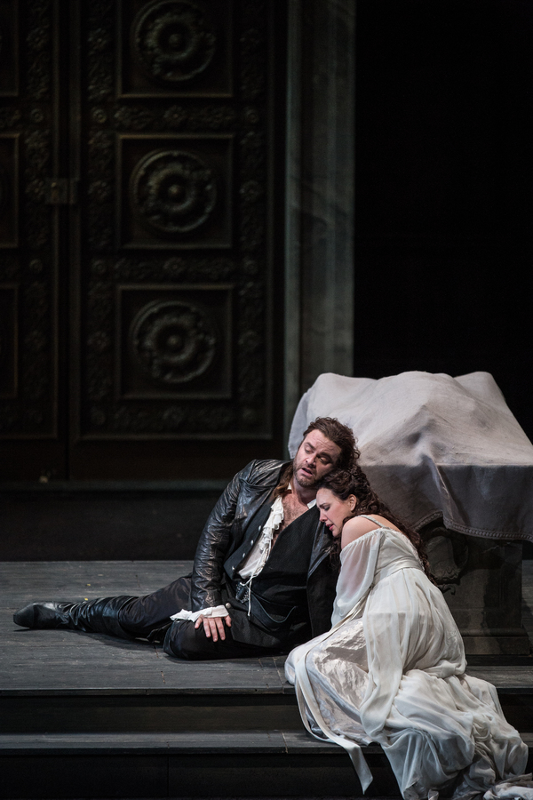 Photo Flash: First Look at Lyric Opera of Chicago's ROMEO AND JULIET, Helmed by Bartlett Sher Image