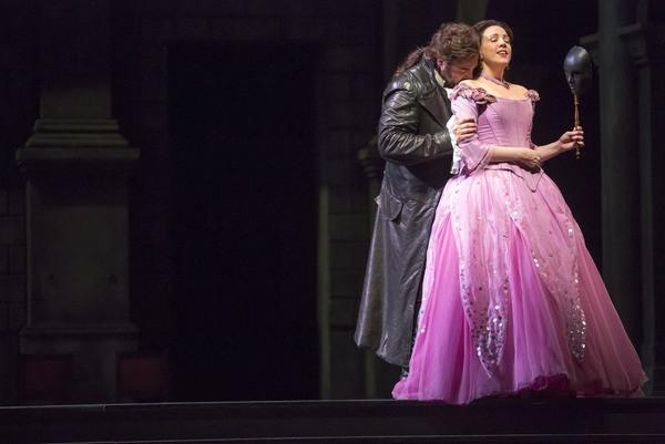 Photo Flash: First Look at Lyric Opera of Chicago's ROMEO AND JULIET, Helmed by Bartlett Sher Image