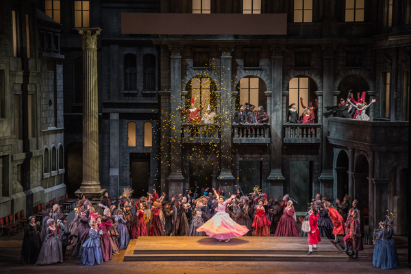 Photo Flash: First Look at Lyric Opera of Chicago's ROMEO AND JULIET, Helmed by Bartlett Sher Image