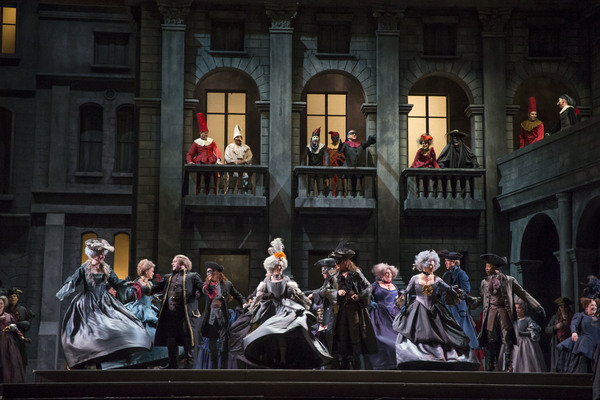 Photo Flash: First Look at Lyric Opera of Chicago's ROMEO AND JULIET, Helmed by Bartlett Sher Image
