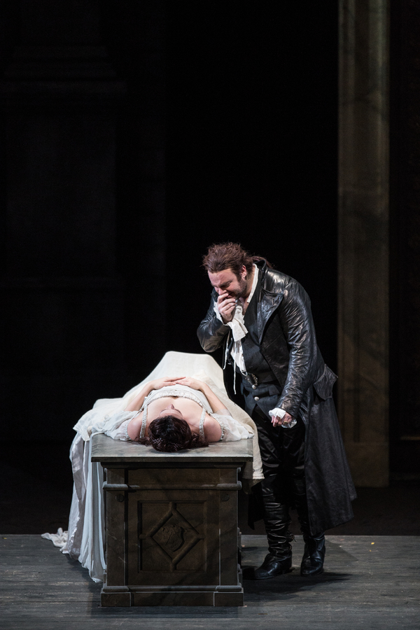 Photo Flash: First Look at Lyric Opera of Chicago's ROMEO AND JULIET, Helmed by Bartlett Sher 