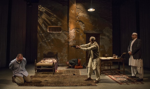 Photo Flash: First Look at Milwaukee Rep's THE INVISIBLE HAND Image