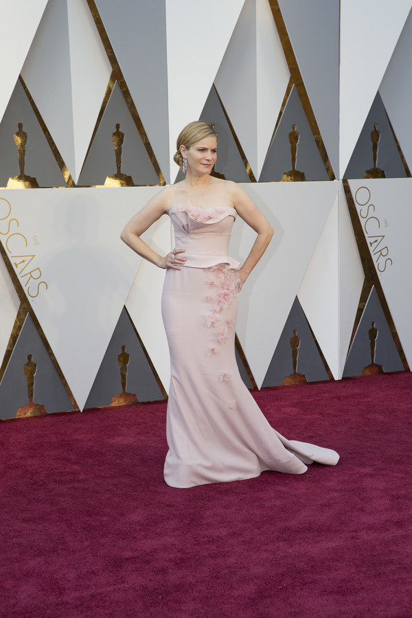 Photo Flash: Emily Blunt, Saoirse Ronan & More Grace OSCARS Red Carpet Image