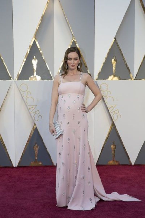Photo Flash: Emily Blunt, Saoirse Ronan & More Grace OSCARS Red Carpet Image