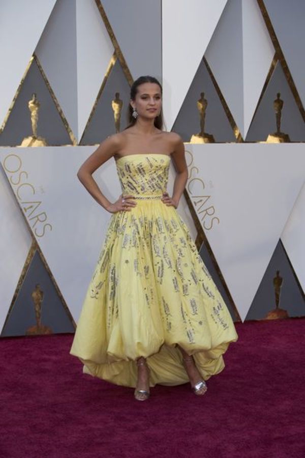 Photo Flash: Emily Blunt, Saoirse Ronan & More Grace OSCARS Red Carpet Image
