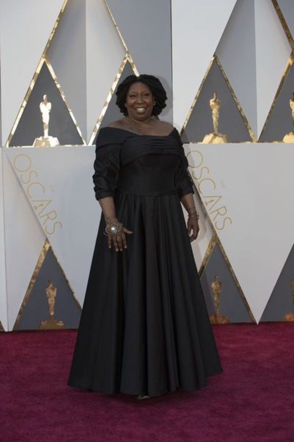 Photo Flash: Emily Blunt, Saoirse Ronan & More Grace OSCARS Red Carpet Image