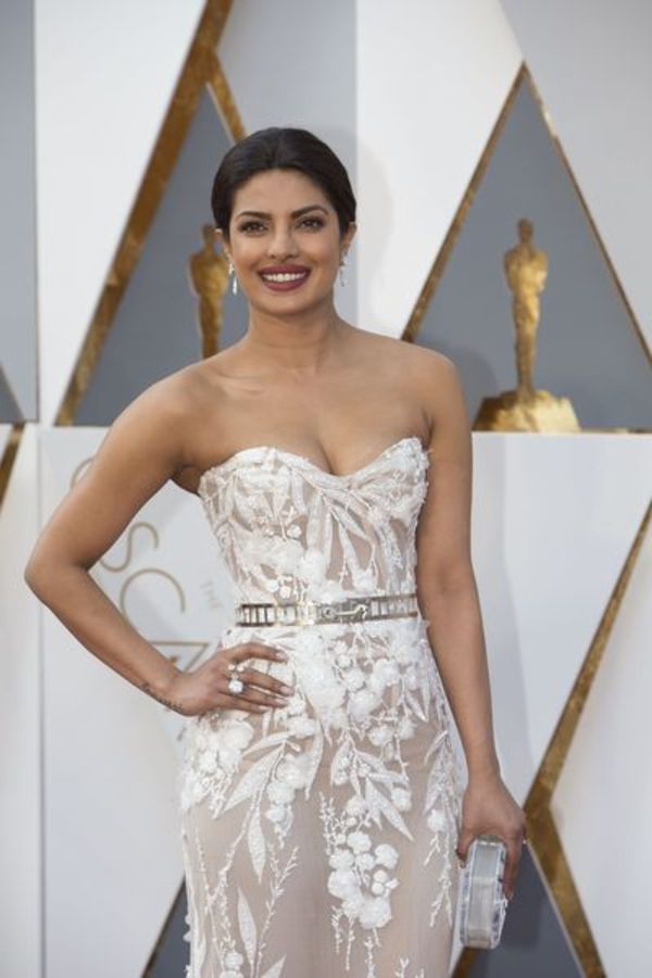 Photo Flash: Emily Blunt, Saoirse Ronan & More Grace OSCARS Red Carpet Image