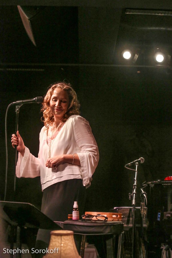 Photo Coverage: Joan Osborne Debuts at Cafe Carlyle with Songs Of Bob Dylan Image