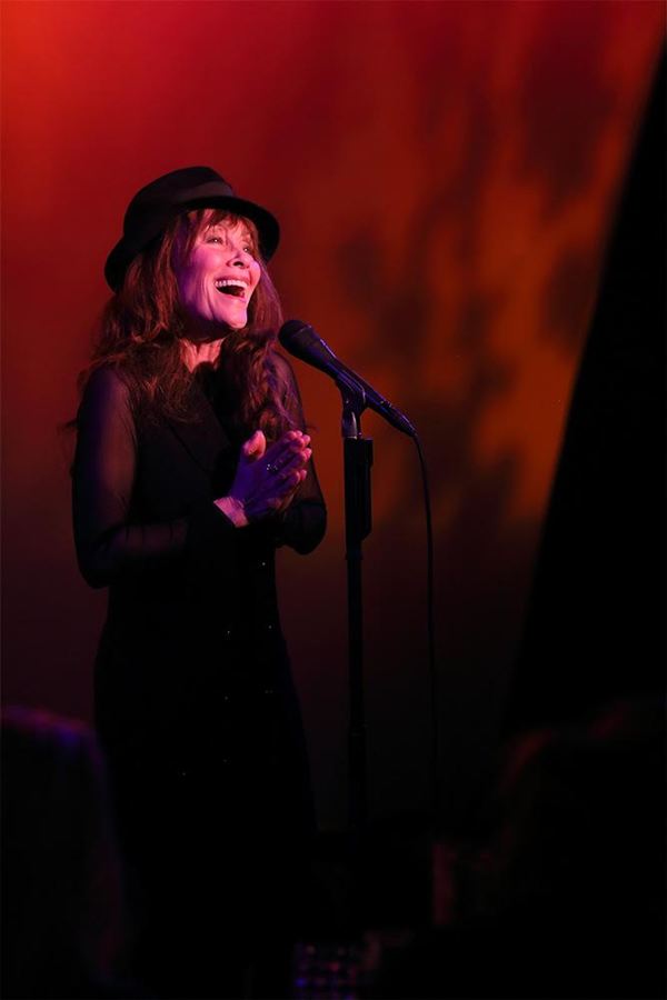 Photo Flash: Gay Marshall Plays Metropolitan Room Image