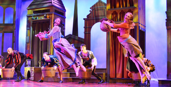 Photo Flash: First Look at KISS ME, KATE at Maltz Jupiter Theatre Image