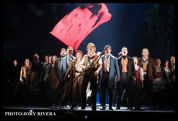 Photo Coverage: LES MIS Asian Tour Cast, Mackintosh, Schonberg & Connor Meet the Press 