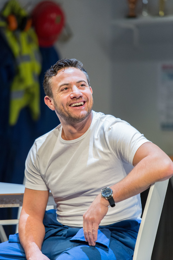 Photo Flash: First Look at REASONS TO BE HAPPY's UK Debut at Hampstead Theatre 
