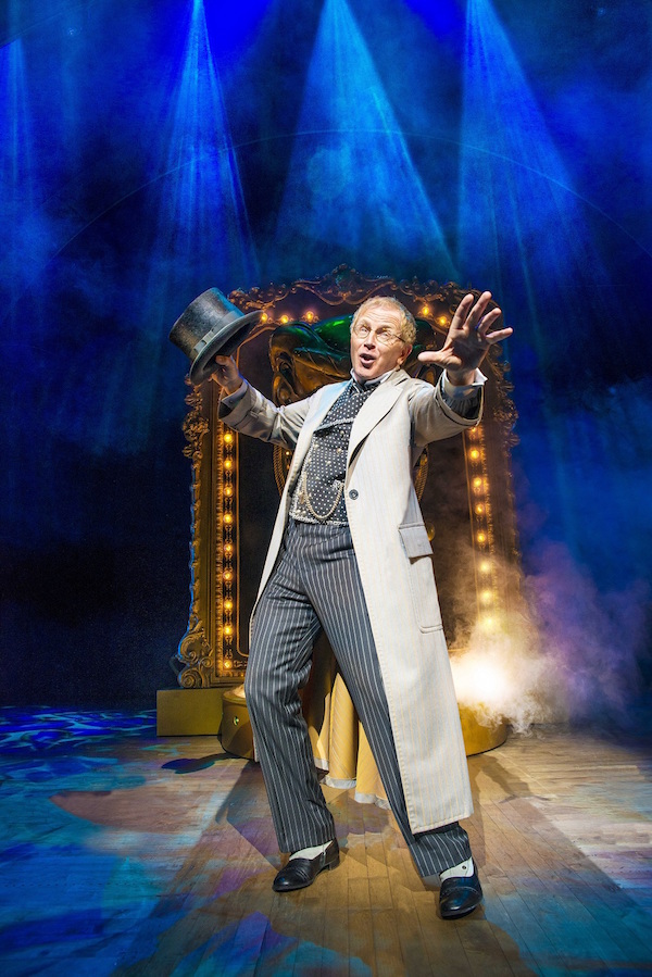 Photo Flash: First Look at Mark Curry as The Wizard in the West End's WICKED Image