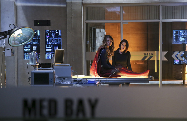 Photo Flash: SUPERGIRL Risks Everything in Season One Finale! Image