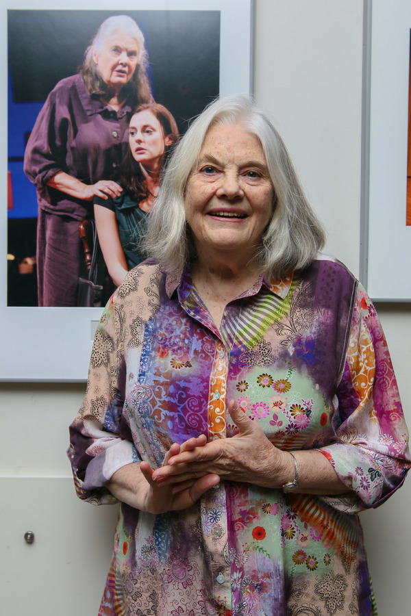  Lois Smith Photo