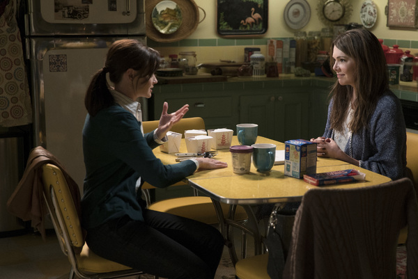 Photo Flash: Netflix Releases 'First Look' GILMORE GIRLS Images! Image