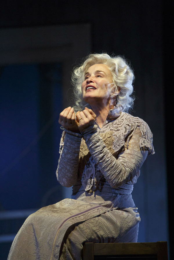 Photo Flash: First Look at Jessica Lange and More in Broadway's LONG DAY'S JOURNEY INTO NIGHT Image