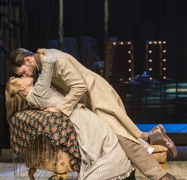 Photo Flash: First Look at Chris Peluso, Gina Beck and More in UK's SHOW BOAT Image