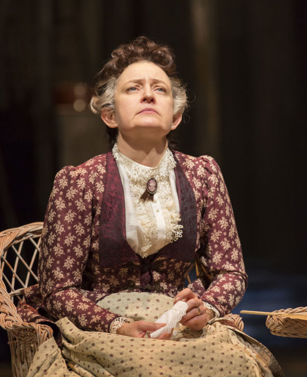 Photo Flash: First Look at Chris Peluso, Gina Beck and More in UK's SHOW BOAT Image