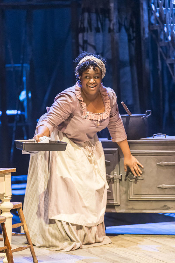 Photo Flash: First Look at Chris Peluso, Gina Beck and More in UK's SHOW BOAT Image