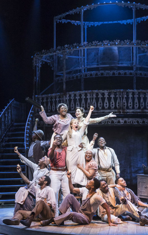 Photo Flash: First Look at Chris Peluso, Gina Beck and More in UK's SHOW BOAT Image