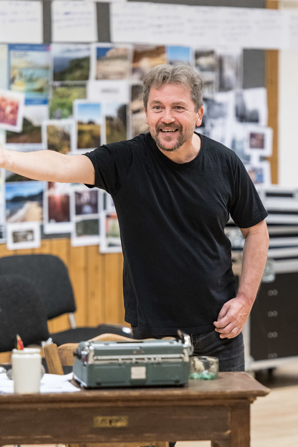 Photo Flash: In Rehearsal with Elizabeth McGovern, Ben Miles & More for National Theatre's SUNSET AT THE VILLA THALIA 